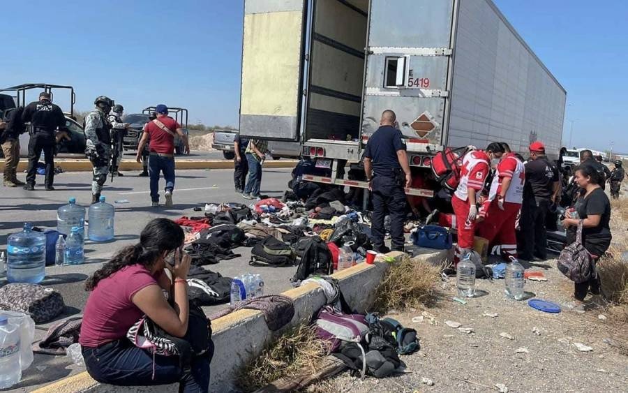 Muere embarazada en tráiler abandonado con 160 migrantes en Coahuila