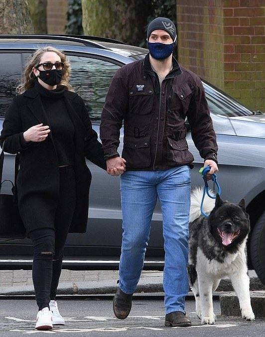 Henry Cavill es captado con novia, ¿Será que encontró a su Luisa?