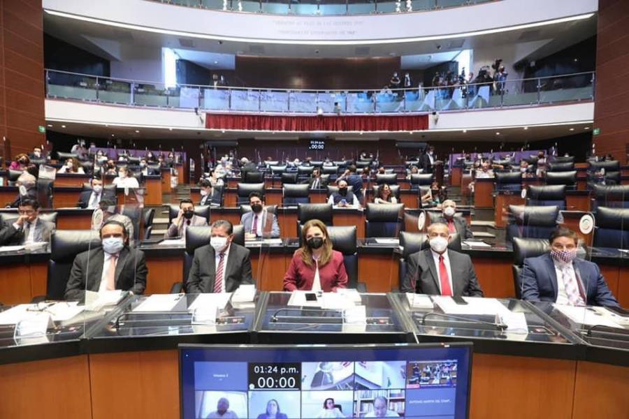 Acude David Monreal a homenaje a RLV en el Senado