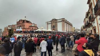 Truenan sesi&oacute;n cameral y bloquean bulevar