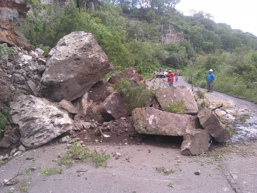 Por lluvias, se abre boquete entre Moyahua y Mezquital del Oro