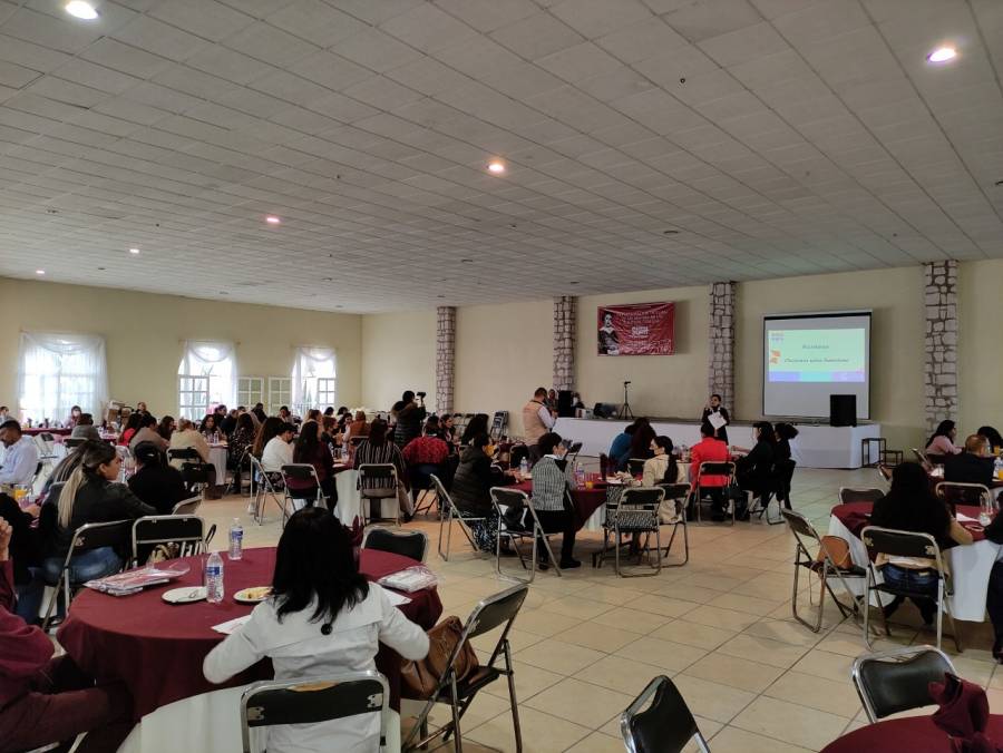 Capacita Morena a mujeres en talleres de políticas públicas