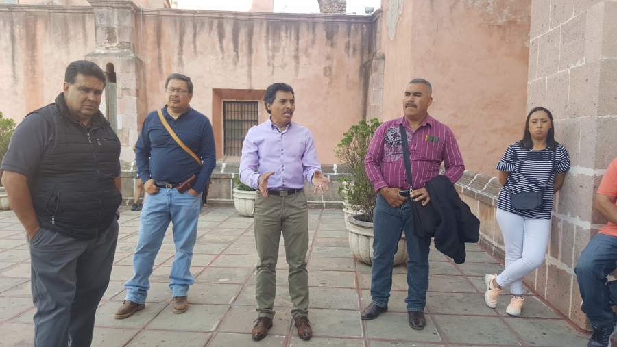 Comienzan a darse pagos a maestros; jubilados, aún no