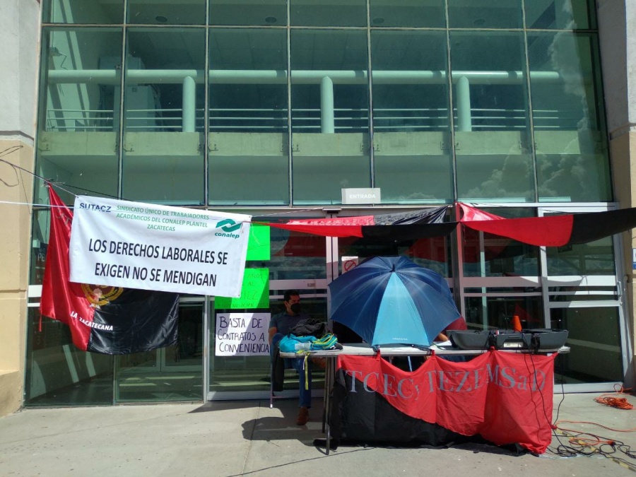 Toman trabajadores de Cecytez unidad de Finanzas