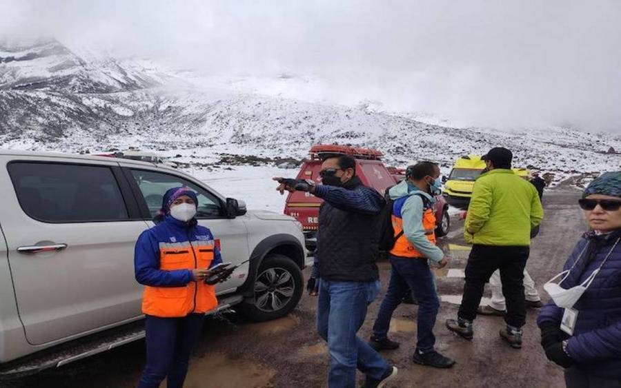 Alud en volcán de Ecuador deja al menos cuatro muertos y un herido