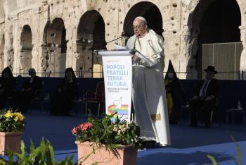 Papa Francisco recibe tercera dosis de vacuna contra Covid-19