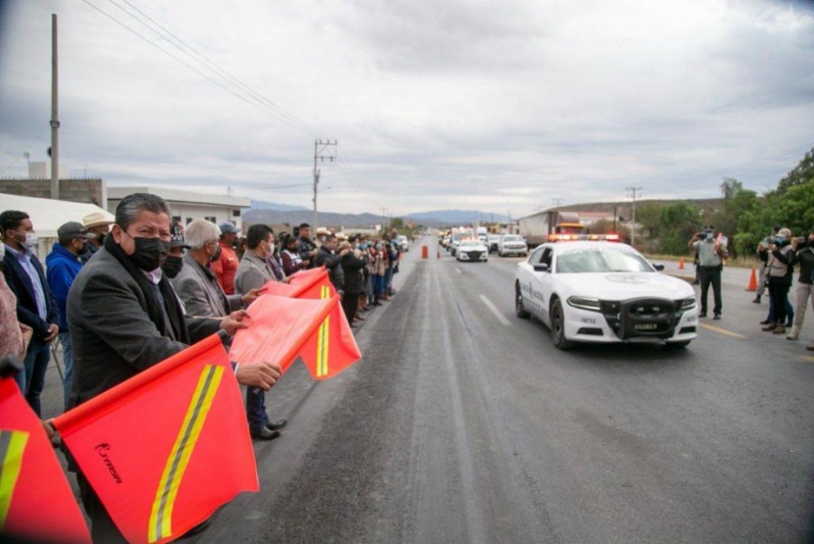 Pone en marcha gobernador David Monreal Programa Paisano
