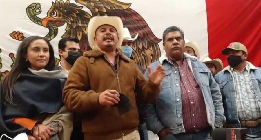 Irrumpen en comparecencia y encaran a titular de Finanzas