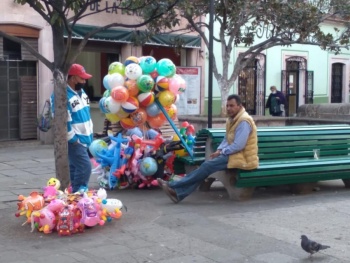 Se quejan ambulantes de bajas ventas