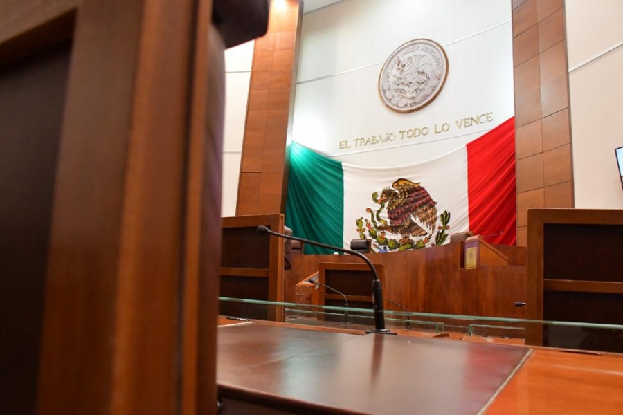 Presentan iniciativa para evitar usurpación de funciones
