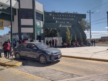 Exigen pagos en Utzac, paran actividades