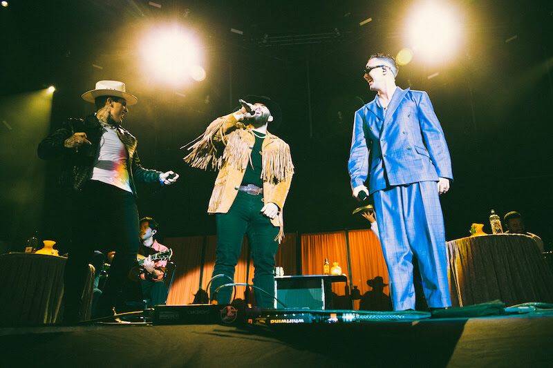 Carin León se unió a C. Tangana y Adriel Favela en Festival Tecate Pa’l Norte
