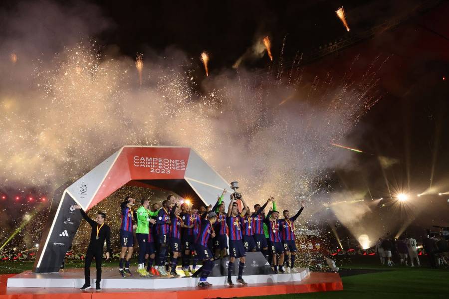 Gavi da la Supercopa de España al Barcelona