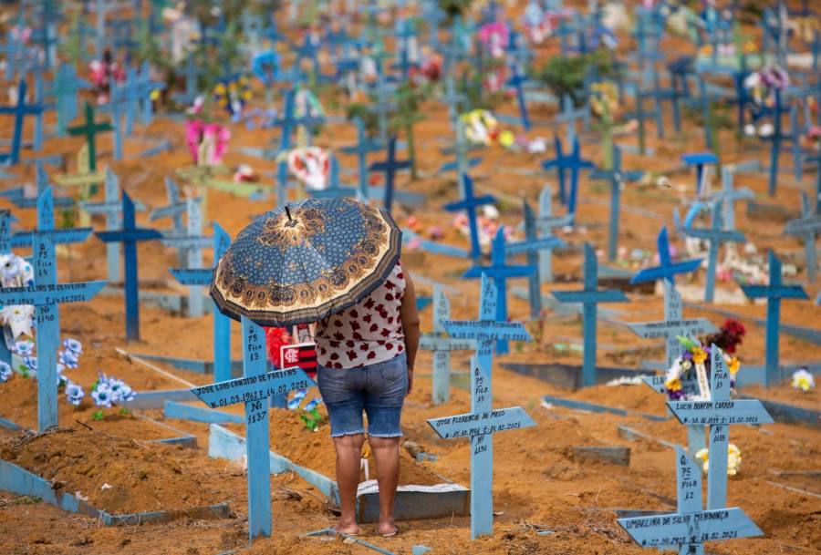 Brasil alcanza 700,000 muertes por Covid tres años después del inicio de la pandemia