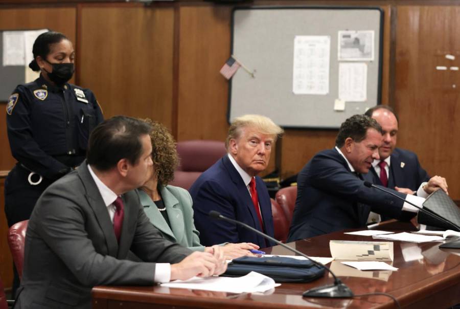 Bares de Washington celebran la inculpación de Trump