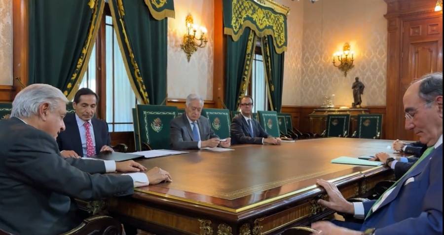 Gobierno acuerda comprar 13 plantas de Iberdrola