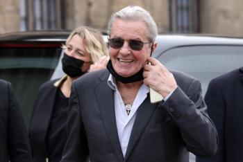 Sale a subasta una colección de arte del actor francés Alain Delon