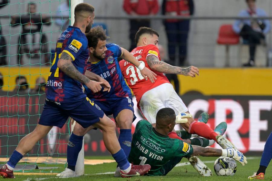Benfica pierde con Chaves y el Oporto se acerca a cuatro puntos
