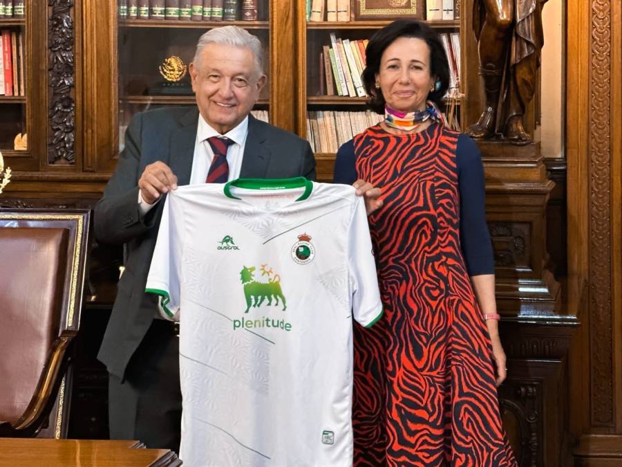 AMLO recibe a presidenta de Santander en Palacio Nacional