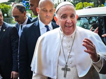 El papa confía una misión de paz en Ucrania a cardenal italiano Zuppi